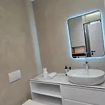 Stay-five Brand New 2 Modern In Center - Self Check-in *