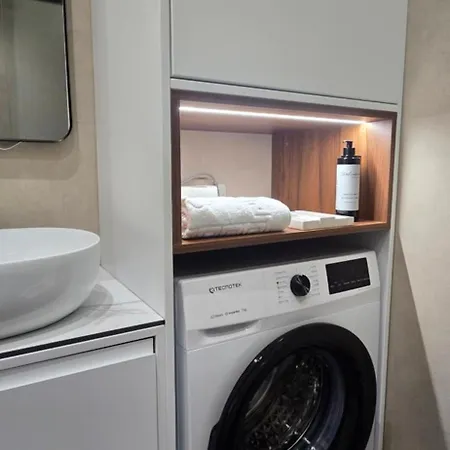 Stay-five Brand New Modern In Center - Self Check-in