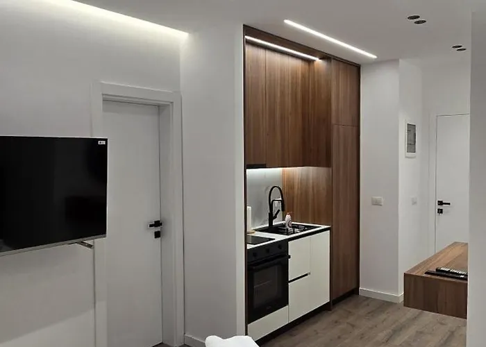 Stay-five Brand New Modern In Center - Self Check-in