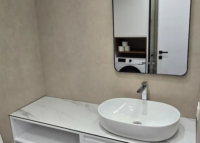 Stay-five Brand New Modern In Center - Self Check-in *