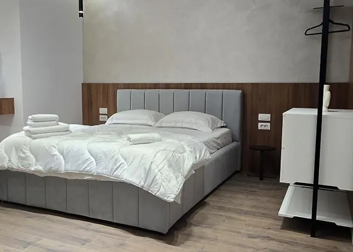 Stay-five Brand New Modern In Center - Self Check-in *