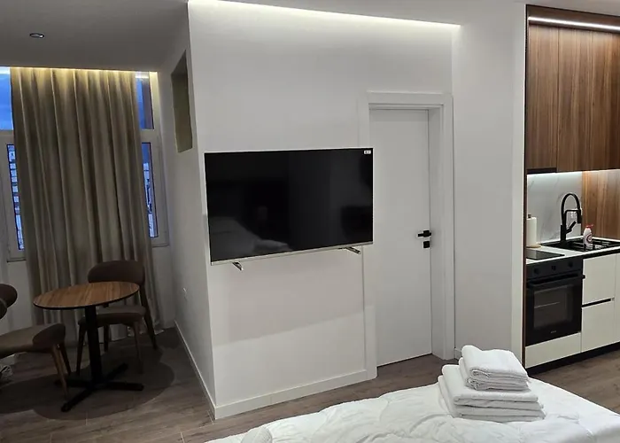 Stay-five Brand New Modern In Center - Self Check-in * Tirana