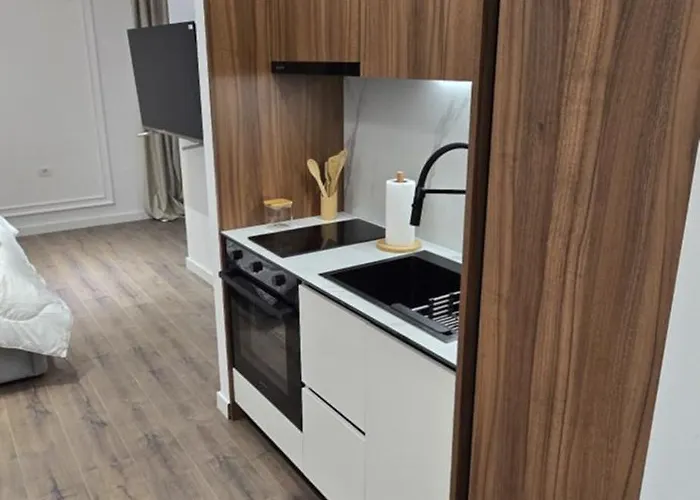 Stay-five Brand New Modern In Center - Self Check-in