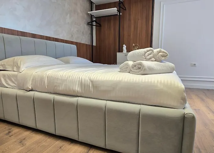 Stay-five Brand New Modern In Center - Self Check-in Apartment