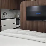 Stay-five Brand New 2 Modern In Center - Self Check-in *