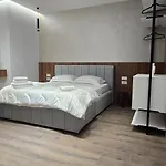 Stay-five Brand New 2 Modern In Center - Self Check-in *