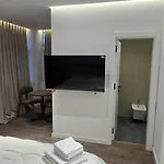 Stay-five Brand New 2 Modern In Center - Self Check-in * Tiran