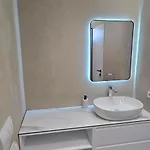 Stay-five Brand New 2 Modern In Center - Self Check-in