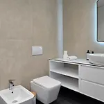 Stay-five Brand New 2 Modern In Center - Self Check-in *