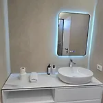 Stay-five Brand New 2 Modern In Center - Self Check-in Tiran