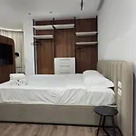 Stay-five Brand New 2 Modern In Center - Self Check-in Daire