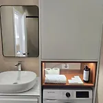Stay-five Brand New 2 Modern In Center - Self Check-in * Tiran