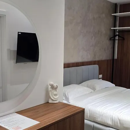 Stay-five Brand New Modern In Center - Self Check-in