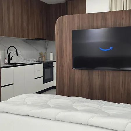 Stay-five Brand New Modern In Center - Self Check-in