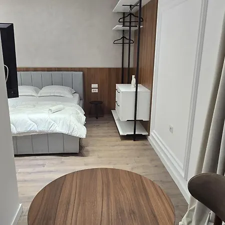 Stay-five Brand New Modern In Center - Self Check-in Apartmán *