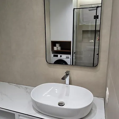 Stay-five Brand New Modern In Center - Self Check-in Apartmán