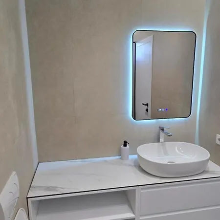 Stay-five Brand New Modern In Center - Self Check-in