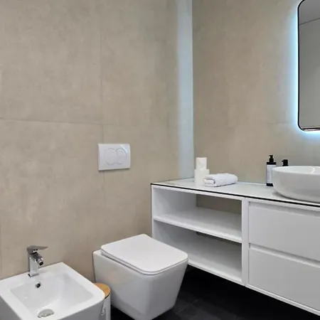 Stay-five Brand New Modern In Center - Self Check-in *