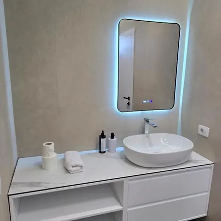 Stay-five Brand New 2 Modern In Center - Self Check-in Apartament *