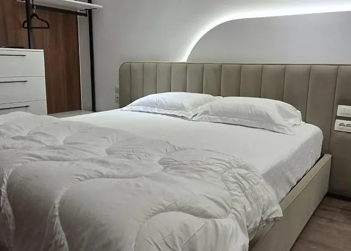 Stay-five Brand New 2 Modern In Center - Self Check-in *