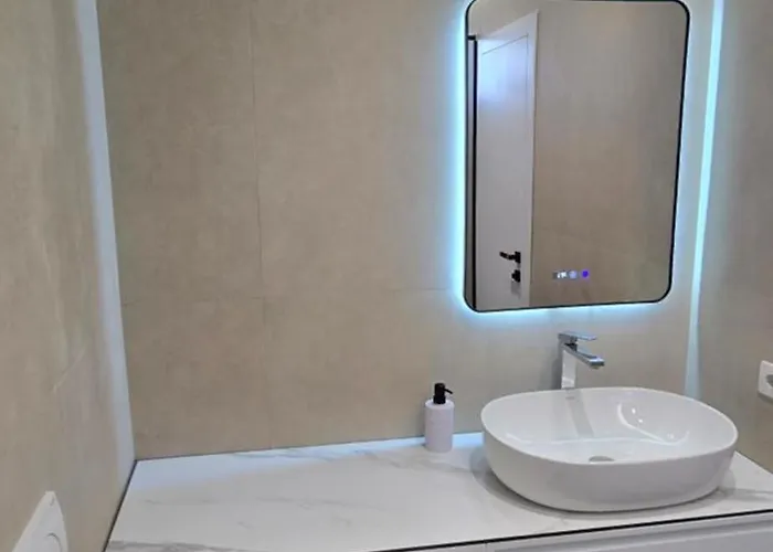 Stay-five Brand New 2 Modern In Center - Self Check-in